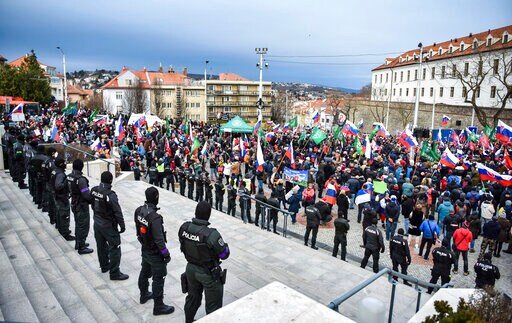 Slovakia Lawmakers Approve Defense Military Treaty with US