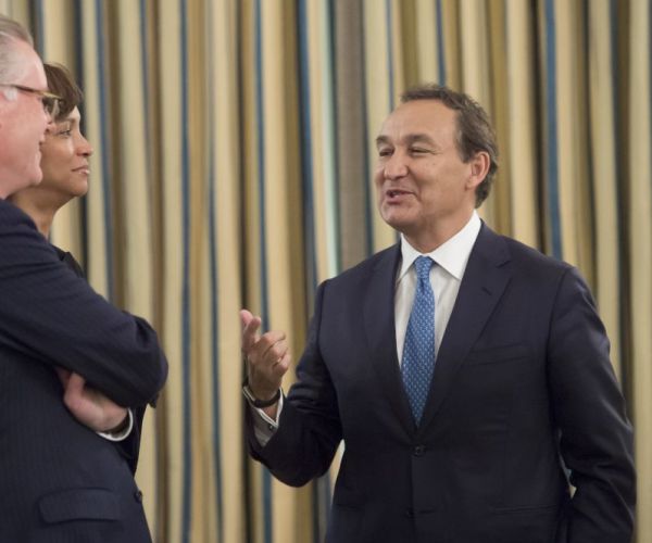 United Airlines Chief Executive Set to Testify Before Congress