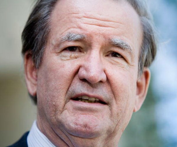 Pat Buchanan: Hillary's Absence in Email Probe Reflects 'Arrogance'