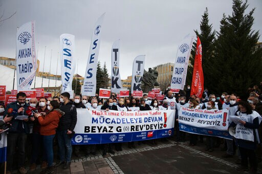 Turkish Health Workers Strike for Better Pay, Conditions