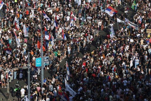 Tens of Thousands Rally in Serbia's Capital to Back up Their Demand for an Early Vote