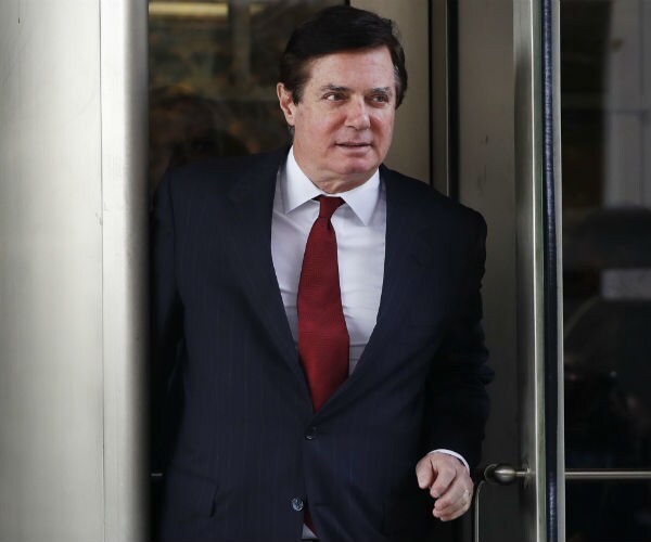 Judge Not Ready to Remove Ex-Trump Aides from House Arrest