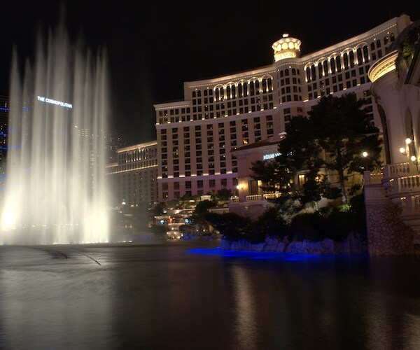 Vegas Casino Robber's Car Found, Search for Suspect Continues