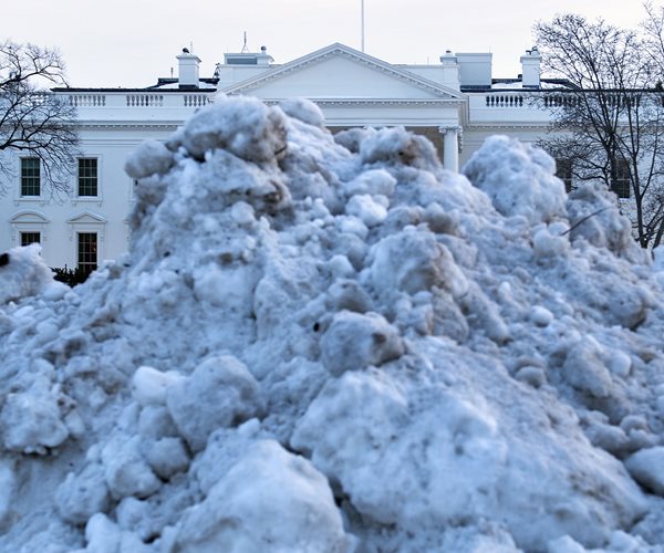 Washington Faces Days of Cleanup From Blizzard
