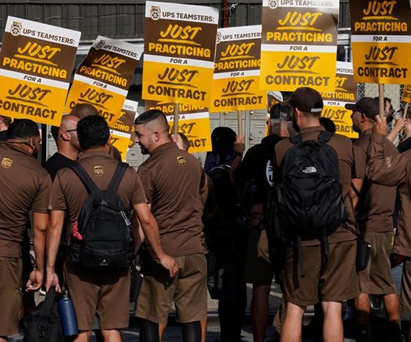 UPS to Train Non-Union Employees as Labor Talks Stall
