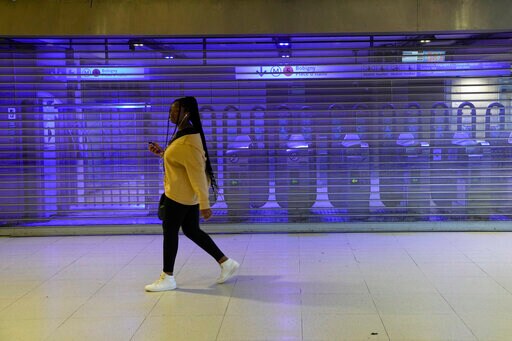 Paris Metro Workers Strike for Wage Hike, Disrupt Commutes