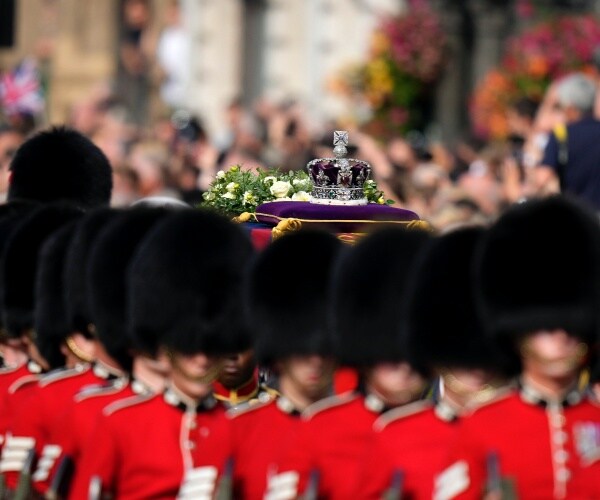 Queen's Crown Contains Controversial African Jewel