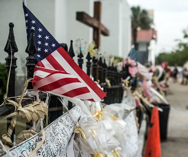 Clinton Has Not Weighed in on Death Penalty of Charleston Shooter