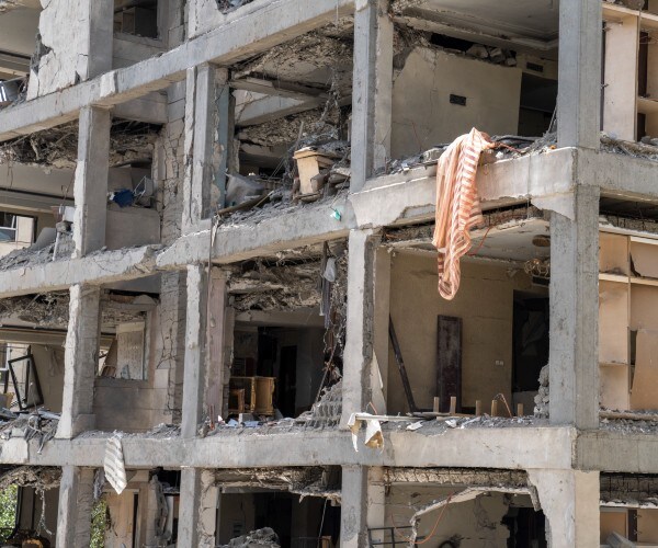 bombing between two nations of the middle east 