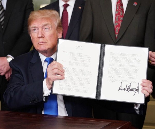 Trump Should Withdraw After Declaring Victory on China Trade 'Hawks'