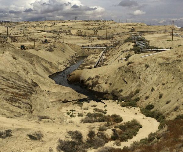 Chevron Ordered to Halt Oil Spill into California Canyon