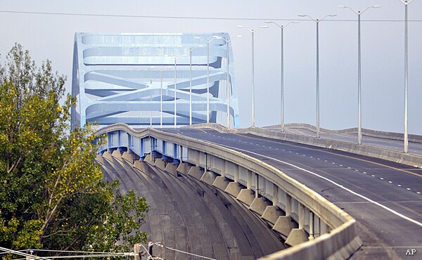 Green Bay Bridge (I-43) Closed Indefinitely by Roller Coaster Dip
