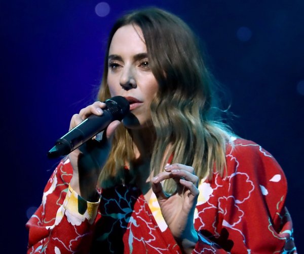 Melanie Chisholm performing