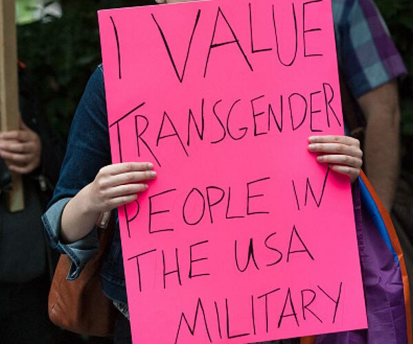 Bipartisan Group Introduces Bill to Protect Transgender People From Military Ban