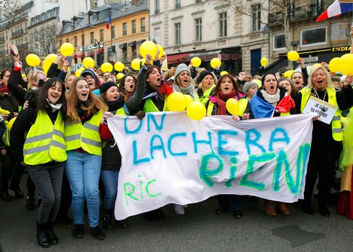 Yellow Vest Protesters Call for Huge Run on French Banks