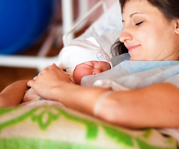 Breastfeeding in Life's 1st Hour Vital to Infants – Politics Aside