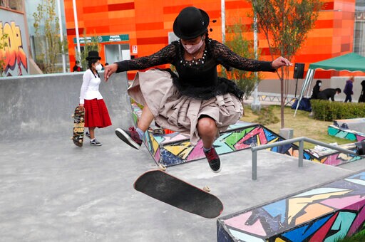 Bolivian Women Skateboard in Aymara Garb to Showcase Culture