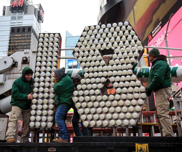2 Snow-Machine Storms May Be Merging Over Northeast