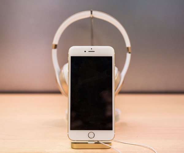 US Appeals Apple Win in Brooklyn iPhone Encryption Battle