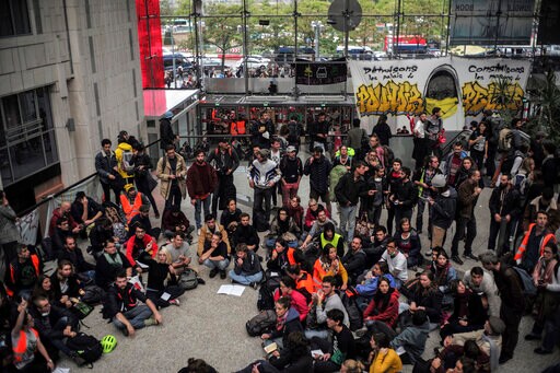 Climate Activists Block a Paris Mall in Call for Action