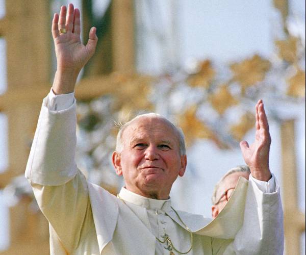 the pope smiles and waves