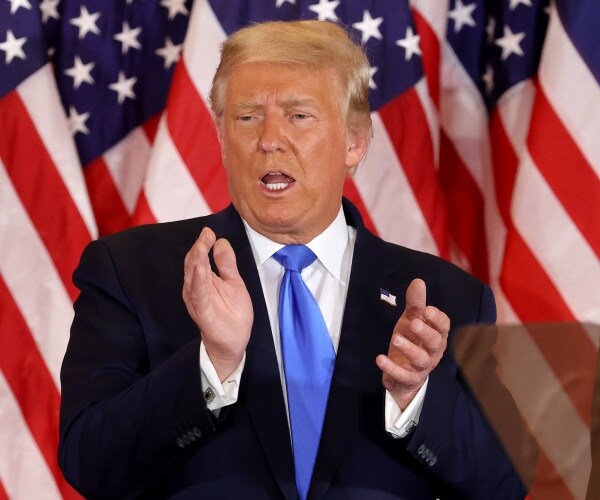 donald trump claps his hands