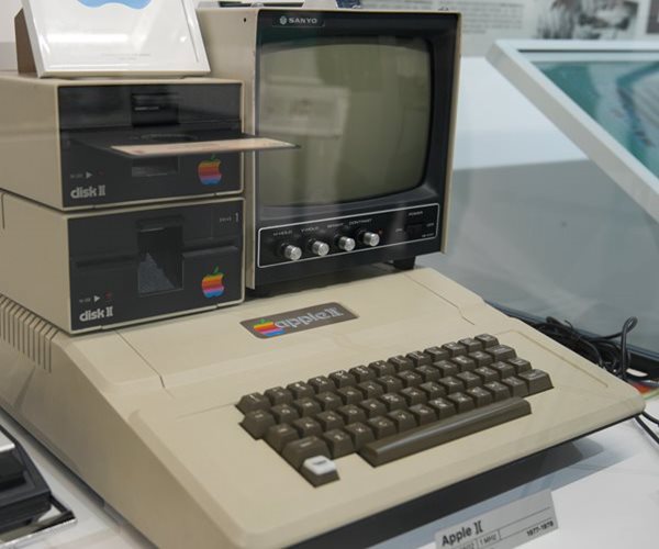 Vintage Apple Computer Expected to Auction for $200k