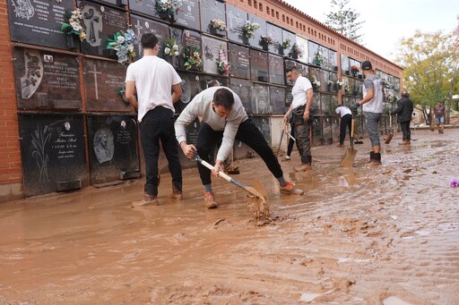 Spanish Residents Appeal for Help, 3 Days after Historic Floods Left at Least 158 Dead