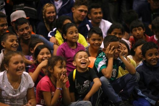 US Hardens Border at Tijuana to Prepare for Migrant Caravan