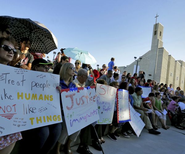 Senate Study Faults Government Care of Migrant Children