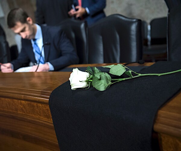 Senate Intel Panel Keeps Seat Vacant in Honor of John McCain