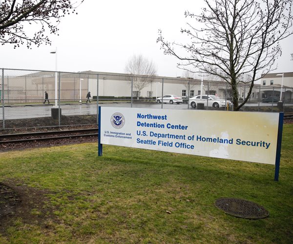 DOJ: Immigration Jail Shouldn't Have to Pay Minimum Wage