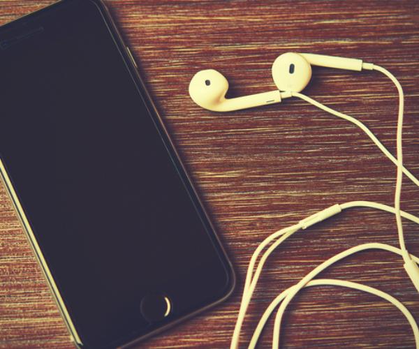 Apple Buys Startup That Creates Radio-Like Stations for Podcasts