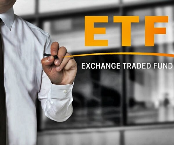 A $9 Billion Flip-Flop by ETF Traders Shows Unease Over Stocks