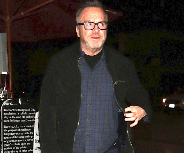 actor tom arnold, plotting to help take down president donald trump, is photographed by paparazzi