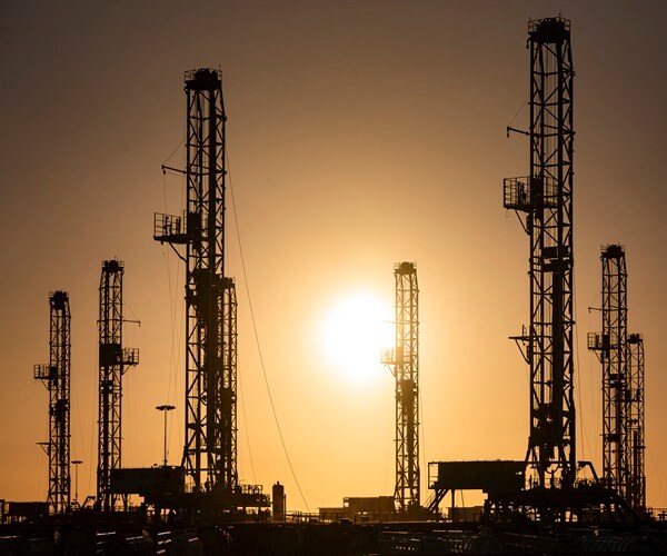 Oil Slips on China Growth Worries, EU Weighs Russian Crude Ban