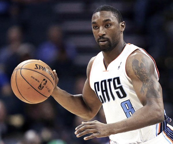 ben gordon dribbling during an nba game