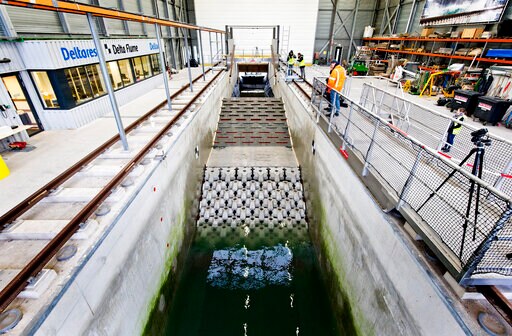 Dutch Reinforce Major Dike as Seas Rise, Climate Changes