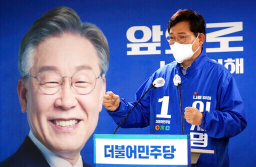 South Korean Ruling Party Leader Attacked During Rally
