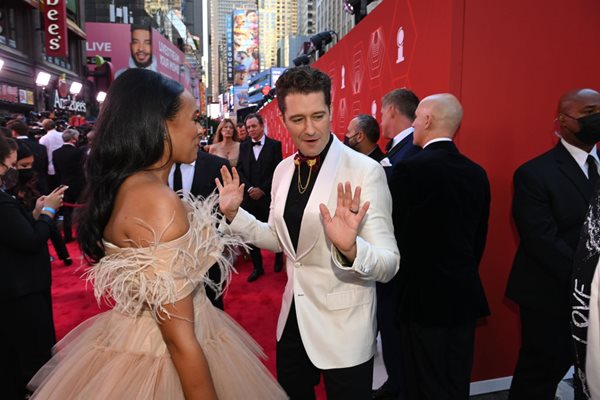 Matthew Morrison attends an awards show 