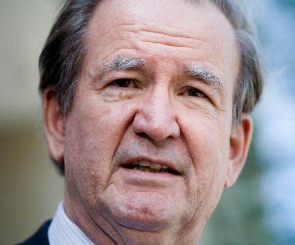 Pat Buchanan: Economic Globalization Is the 'Sellout of the American Worker'