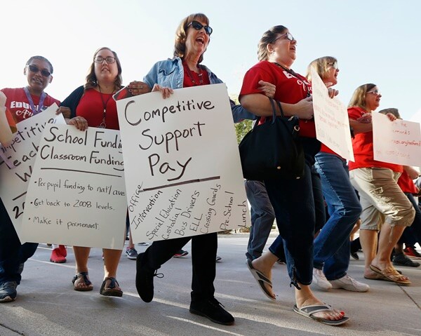 Arizona Governor Proposes 20 Percent Teacher Raises by 2020