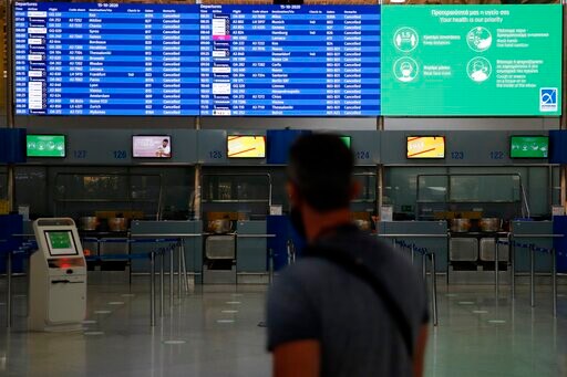 Greek Civil Servants Walk off Job in 24-hour Strike