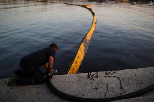 Tanker Being Used in Greece Oil Spill Cleanup to be Replaced