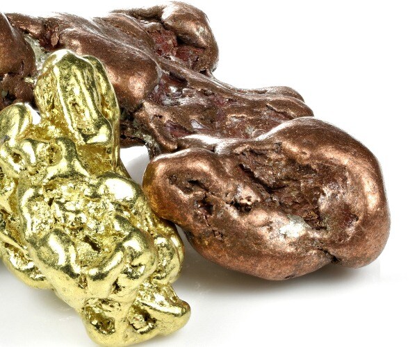 Gold and Copper Climb as Dollar Weakens With Eyes on Inflation