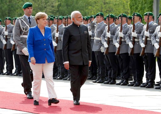 Merkel: US Relations Important, but Must Also Look Elsewhere