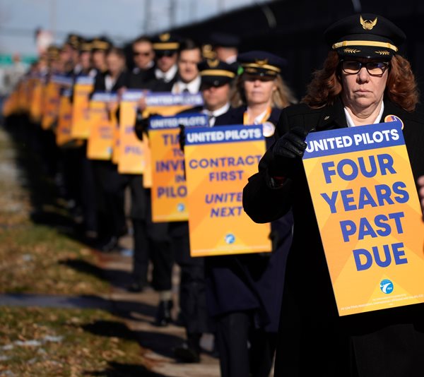 United Airlines Pilots Fly High With $10B Contract