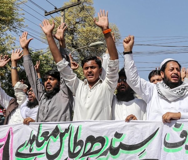 Indian and Pakistani troops exchanged gunfire for a second straight day on Saturday as ties plummete...