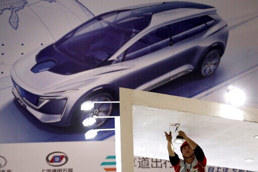 Electric Car Makers Woo Chinese Buyers with Range, Features