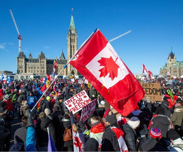 Canada Rally Against Vaccine Mandates Blocks Ottawa as Trump Praises Protest